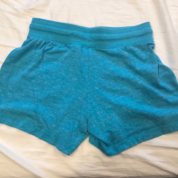 nike cloth shorts - Picture 2 of 3